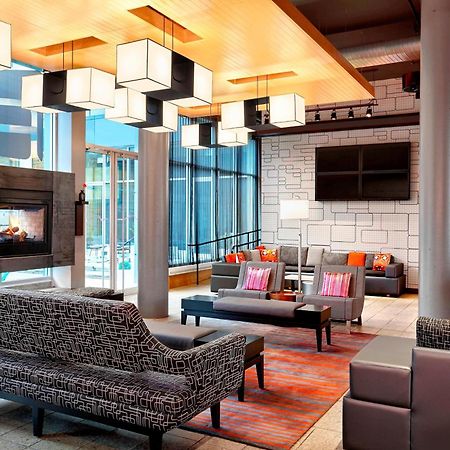 Aloft Montreal Airport Hotel Дорвал Екстериор снимка