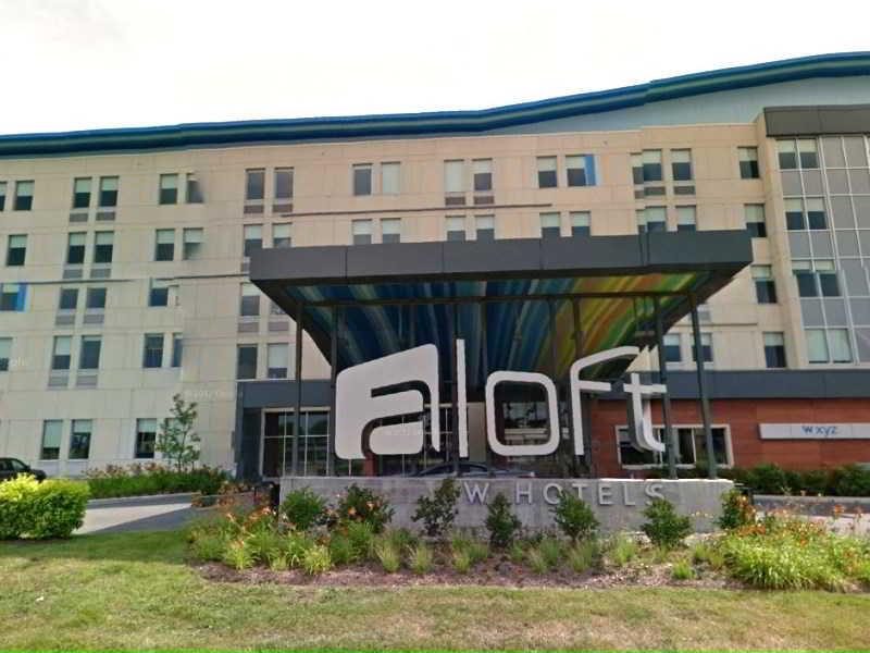 Aloft Montreal Airport Hotel Дорвал Екстериор снимка