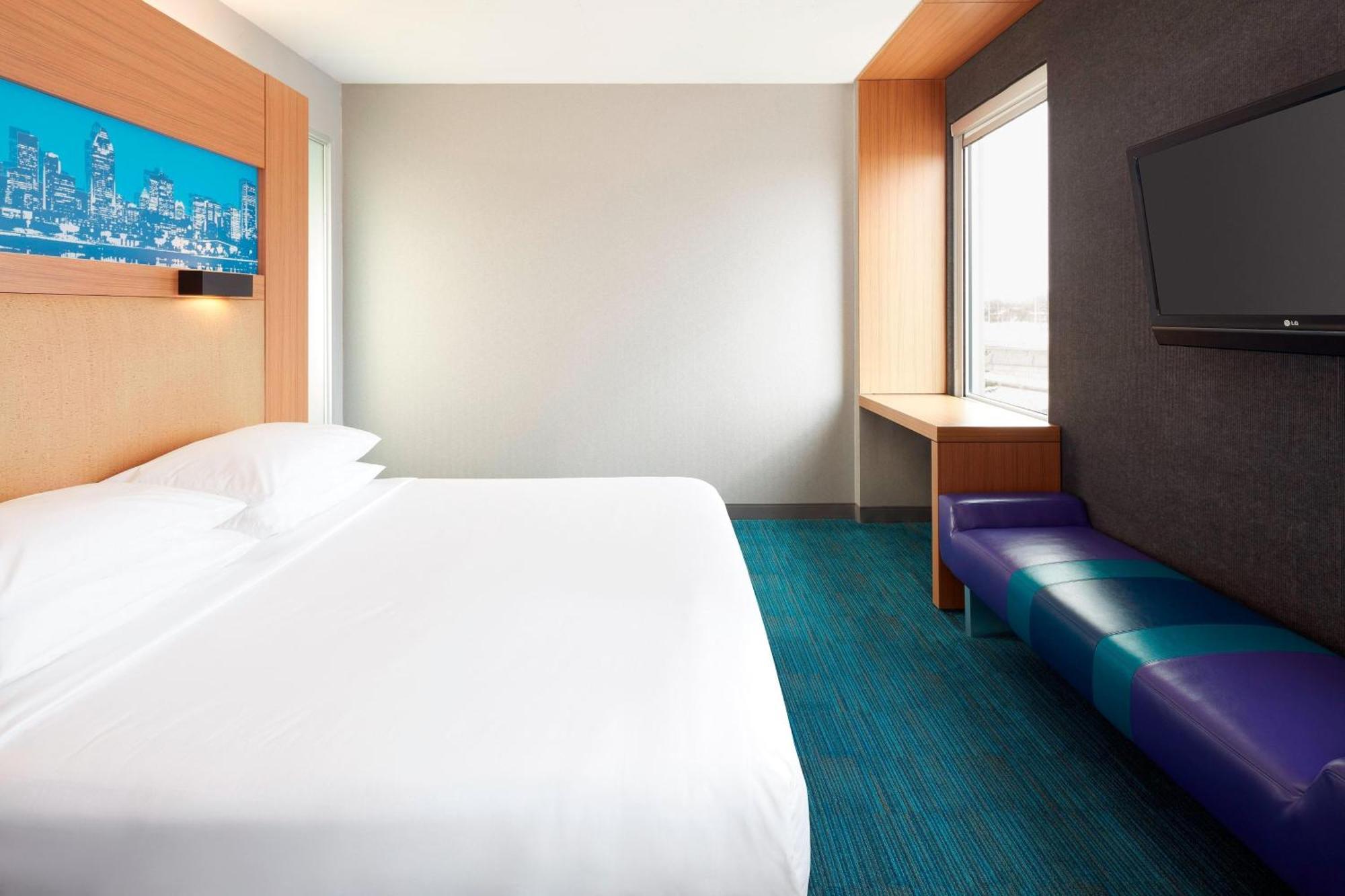 Aloft Montreal Airport Hotel Дорвал Екстериор снимка