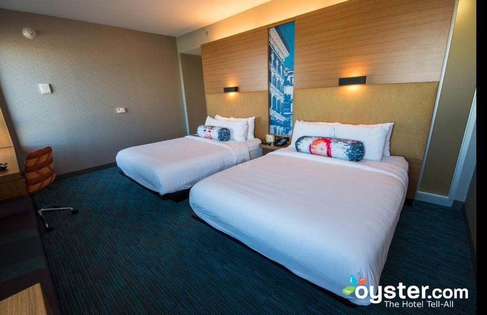 Aloft Montreal Airport Hotel Дорвал Екстериор снимка