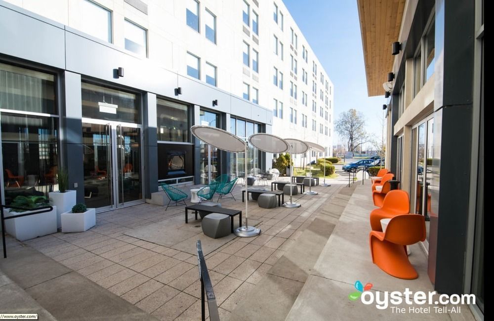 Aloft Montreal Airport Hotel Дорвал Екстериор снимка