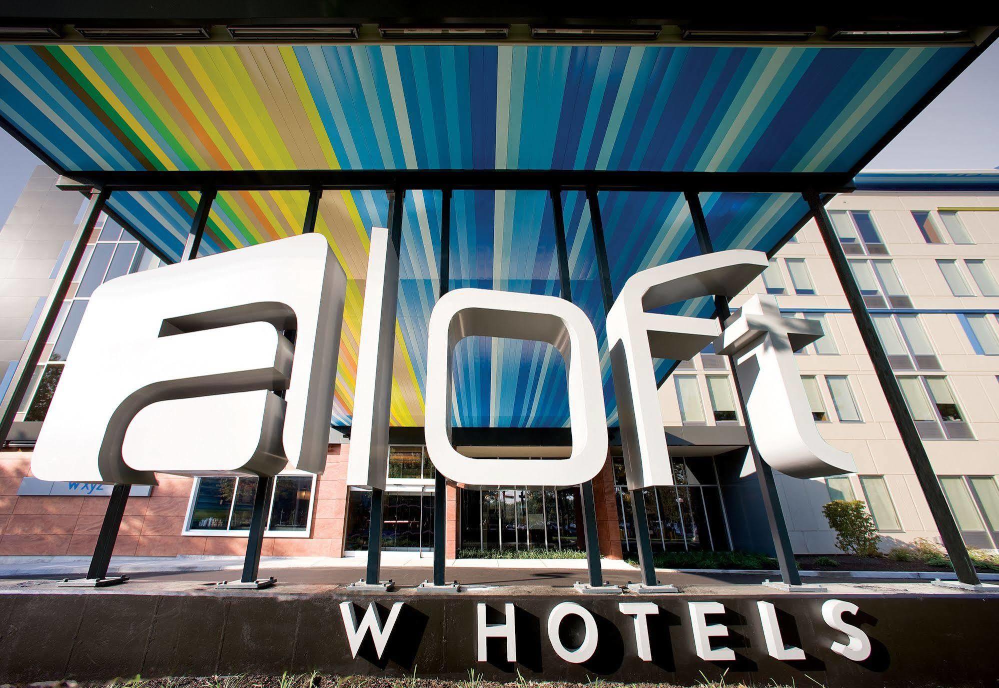 Aloft Montreal Airport Hotel Дорвал Екстериор снимка