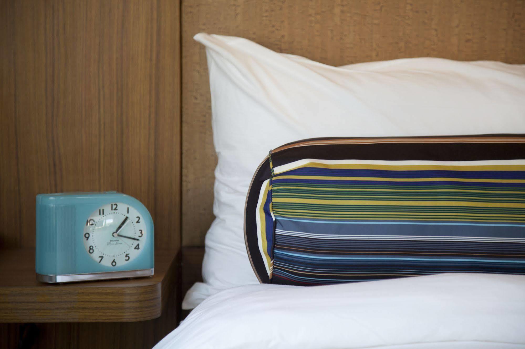 Aloft Montreal Airport Hotel Дорвал Екстериор снимка